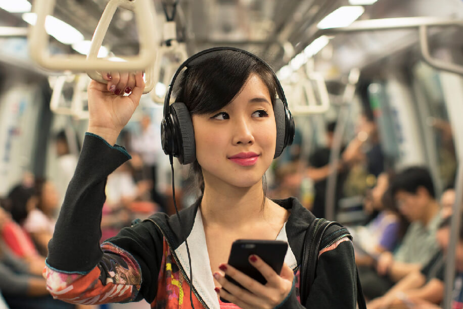 foto-mujer-audifonos