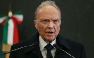 CIUDAD DE MÉXICO, 24ENERO2019.- Alejandro Gertz Manero, Fiscal General de la República, y Felipe de Jesús Muñoz Vázquez, Subprocurador Especializado en Investigación de Delitos Federales, ofrecieron una conferencia de prensa en la cual aseguró que se están siguiendo averiguaciones previas desde 2015 de las cuales se han derivado seis proceso penales en contra de funcionarios de la Secretaría de Desarrollo, Agrario, Territorial y Urbano (Sedatu) por el caso conocido como la &quot;estafa maestra&quot;. FOTO: FGR /CUARTOSCURO.COM