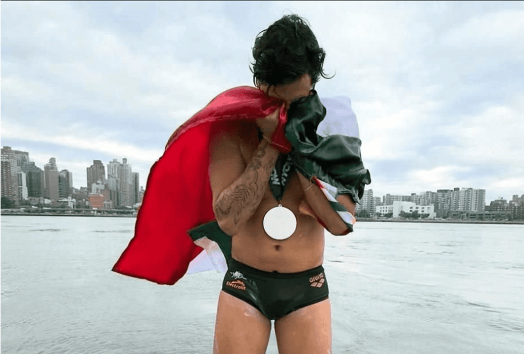 David Olvera, el mexicano que conquistó Manhattan nadando y rompió récord mundial en aguas abiertas