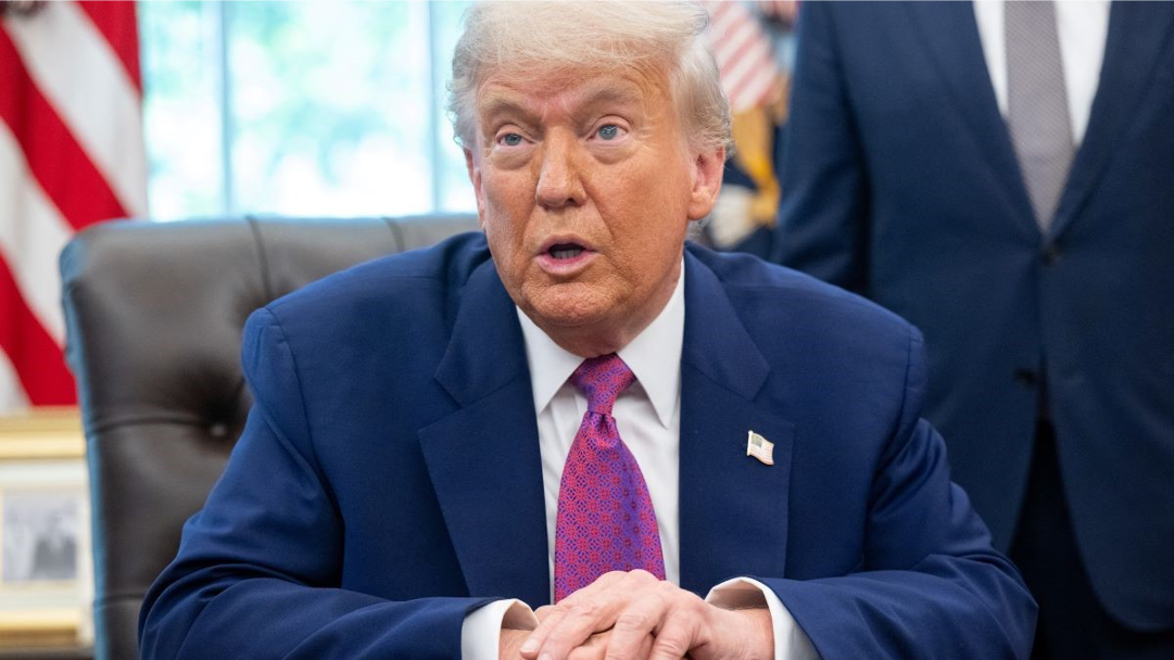 Trump exige la rendición total de Irán en medio de creciente tensión con Israel