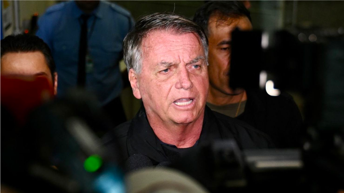 Bolsonaro niega intento de golpe y busca su absolución en juicio clave