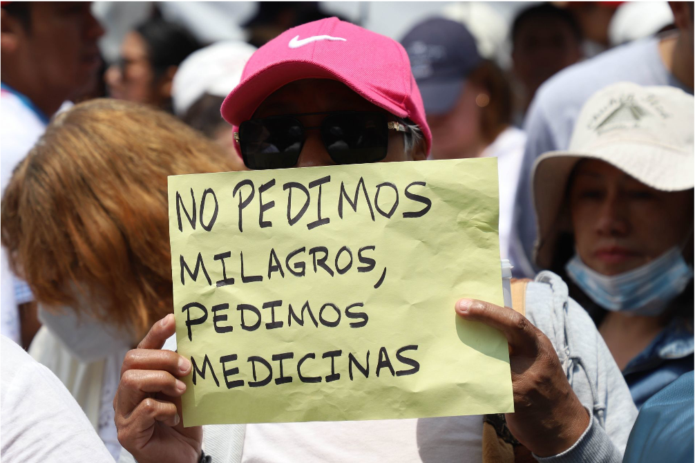 Colectivo Nariz Roja acusa a Sheinbaum de falsear cifras sobre medicamentos oncológicos