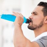Proponen gravar bebidas electrolíticas orales para evitar consumo excesivo