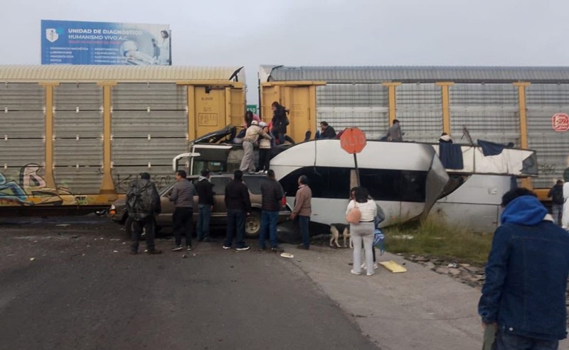 choque-de-ferrocarril-contra-autobus-de-pasajeros-en-edomex