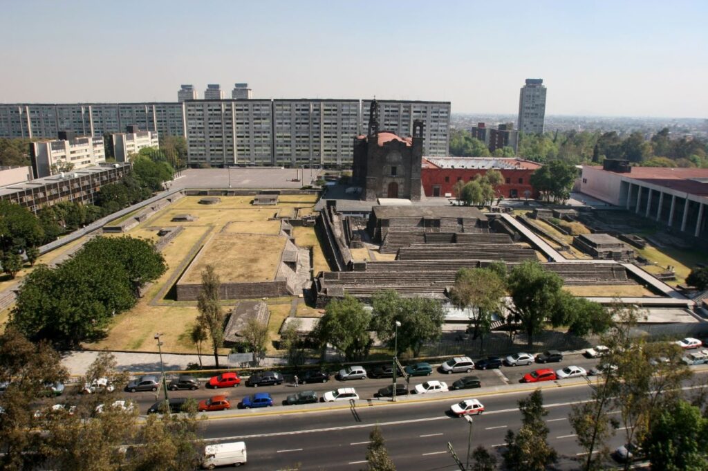 cual-es-la-historia-de-la-plaza-de-las-tres-culturas