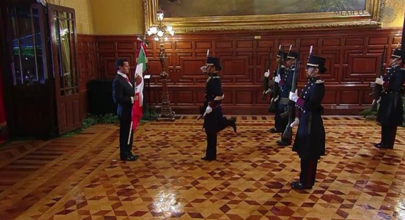 escoltas-bandera-pena-nieto