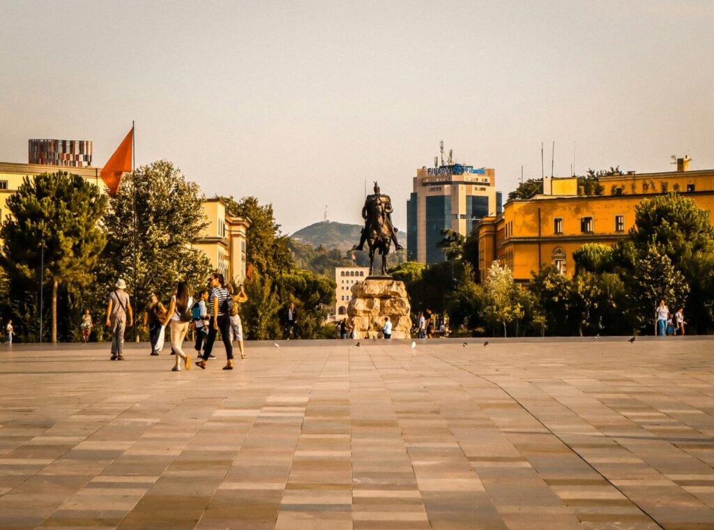 tirana-albania-que-ver-atractivos-populares-1536x1140