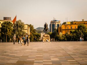tirana-albania-que-ver-atractivos-populares-1536x1140