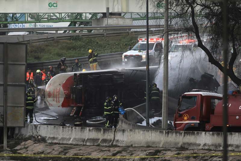 Explosión de camión de gas deja 19 heridos graves en Ciudad de México