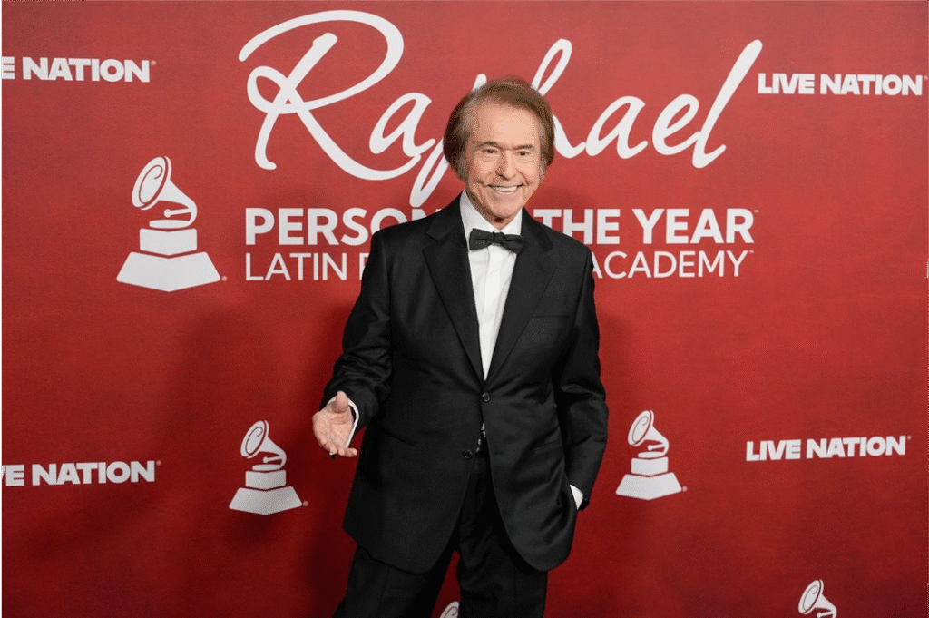 Raphael conquista Las Vegas y se corona como Persona del Año en los Latin Grammy