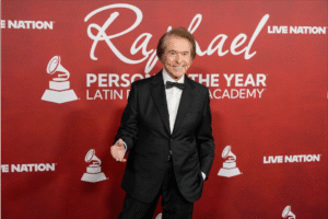 Raphael conquista Las Vegas y se corona como Persona del Año en los Latin Grammy