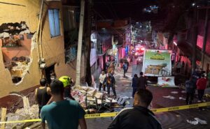 camion-de-refrescos-choca-contra-una-casa-en-la-bajada-del-diablo-en-la-alvaro-obregon