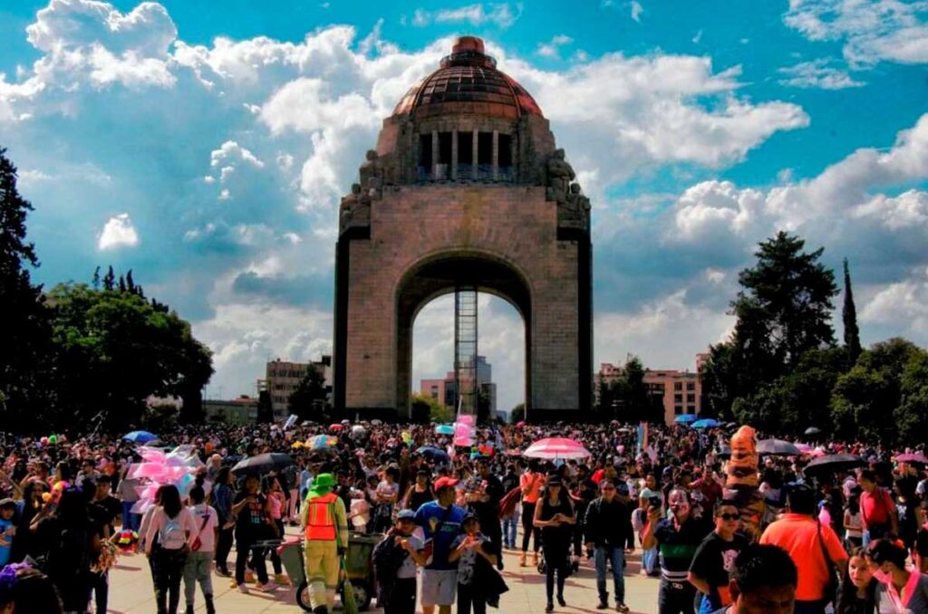 mexico-le-canta-a-chile-en-el-monumento-a-la-revolucion