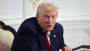 2025-11-28T013358Z-2038624148-RC2C5IAB8YWF-RTRMADP-3-USA-THANKSGIVING-TRUMP