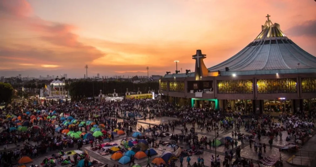 peregrinos-basilica-de-guadalupe-e1576203535380