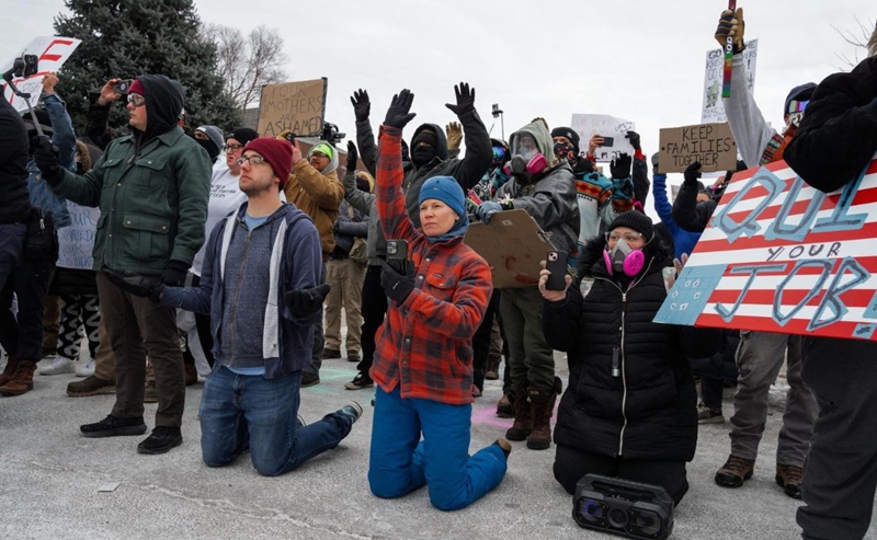 manifestacion-en-minnesota-contra-redadas-de-ice