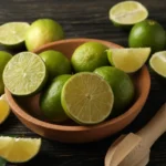 El mito del «limón para todo»: Cuándo ayuda y cuándo solo te estás irritando el estómago.