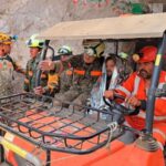 Rescatan con vida a segundo minero tras 14 días atrapado en Sinaloa