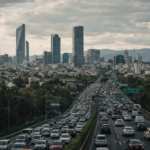 Tarde de contrastes en Ciudad de México: Calor, lluvia y movilidad sostenida