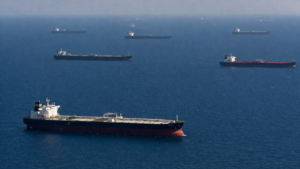 Barco tanquero en el océano pacífico