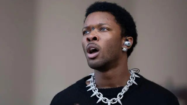 D4vd enfrenta cargos por homicidio y mutilación