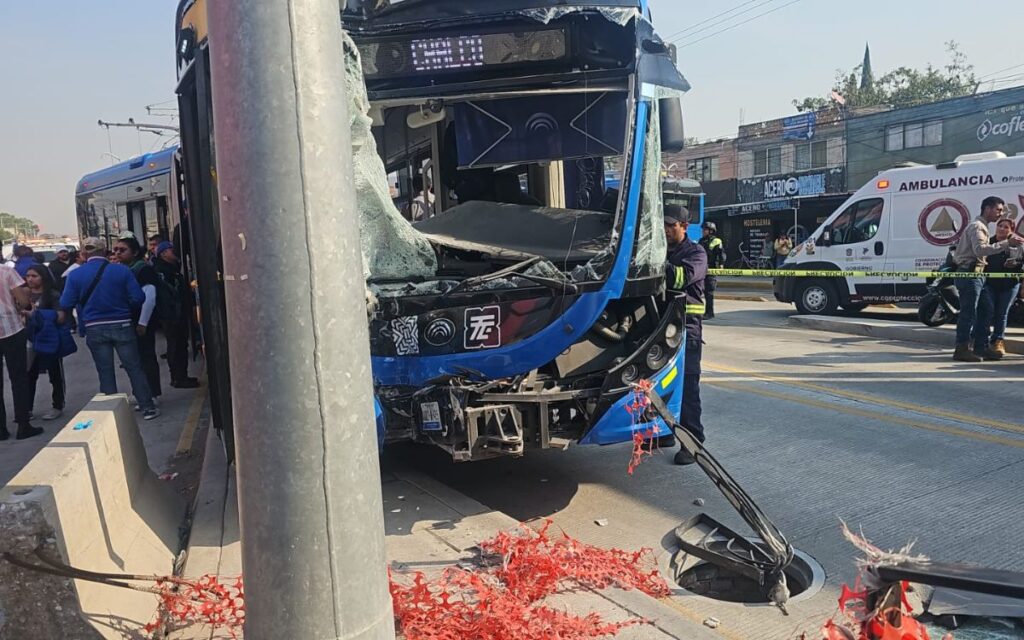 choca-trolebus-deja-veinte-heridos