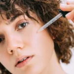 De  esperma de salmón a “faciales vampiro”: ¿moda o ciencia en el cuidado de la piel?